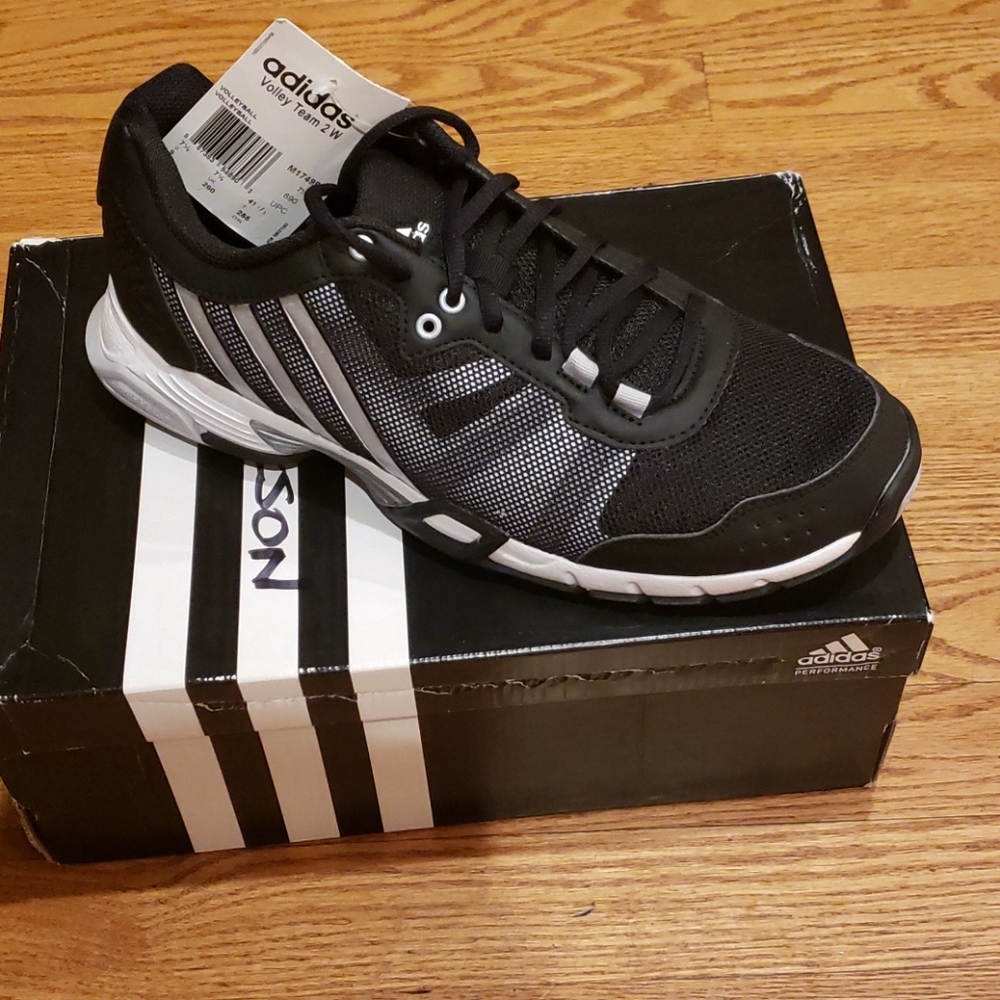 adidas Women's Volley Team 2 Size 9